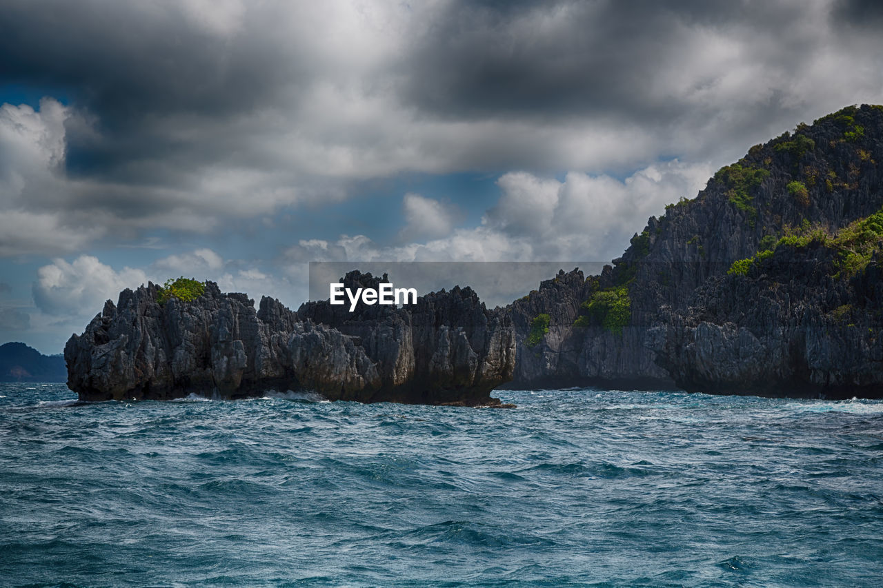 PANORAMIC VIEW OF SEA AGAINST SKY