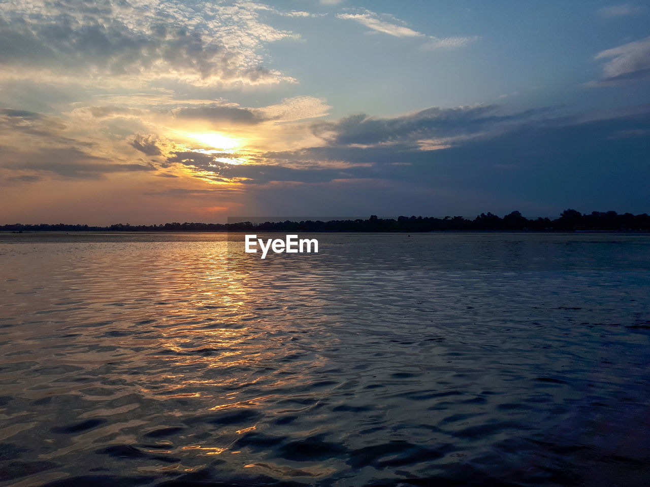 SCENIC VIEW OF SEA AGAINST ORANGE SKY