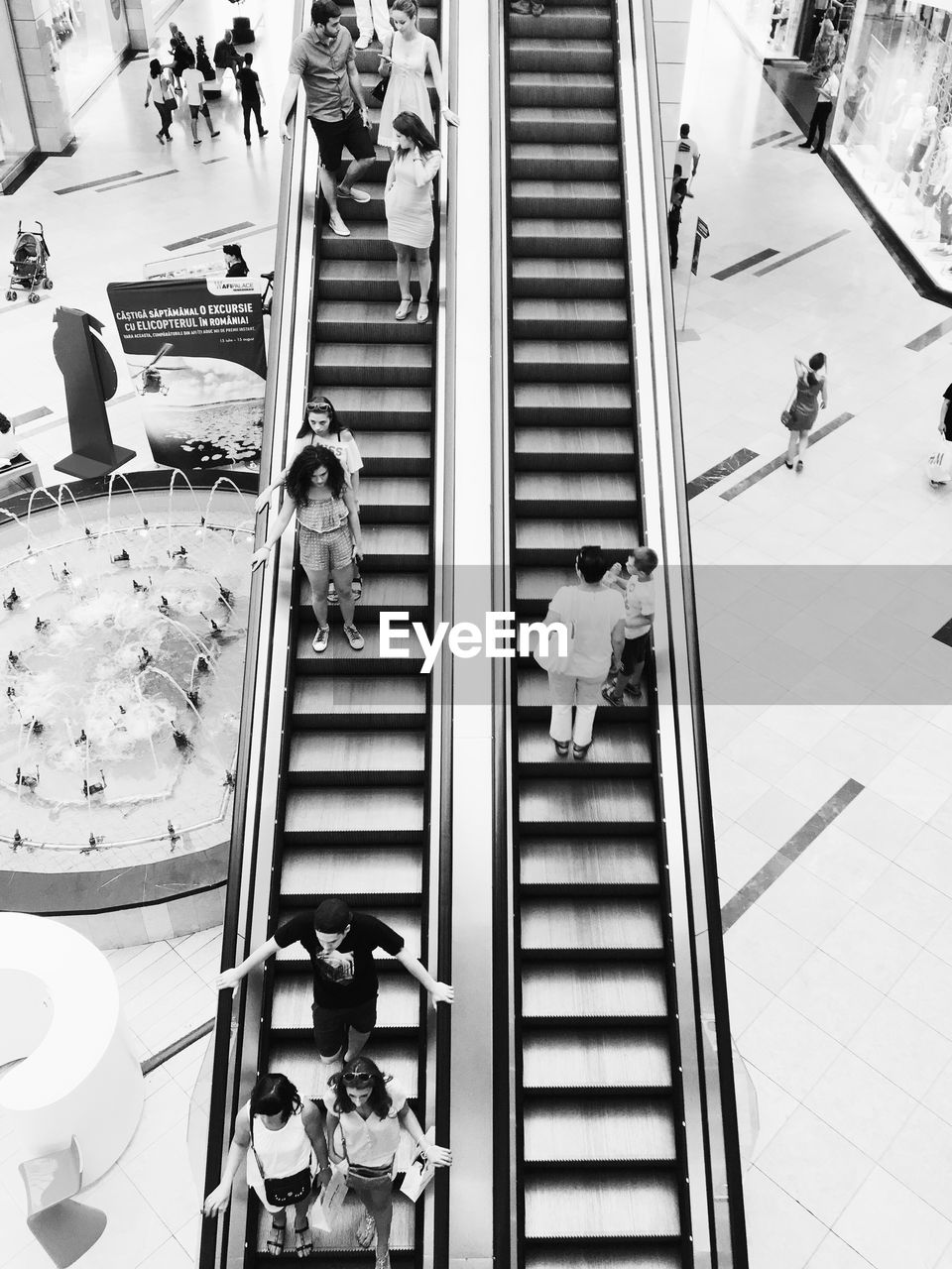 HIGH ANGLE VIEW OF PEOPLE AT ESCALATOR