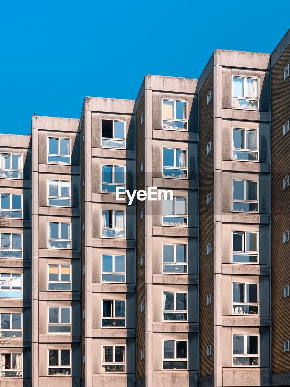 LOW ANGLE VIEW OF BUILDINGS AGAINST CLEAR SKY