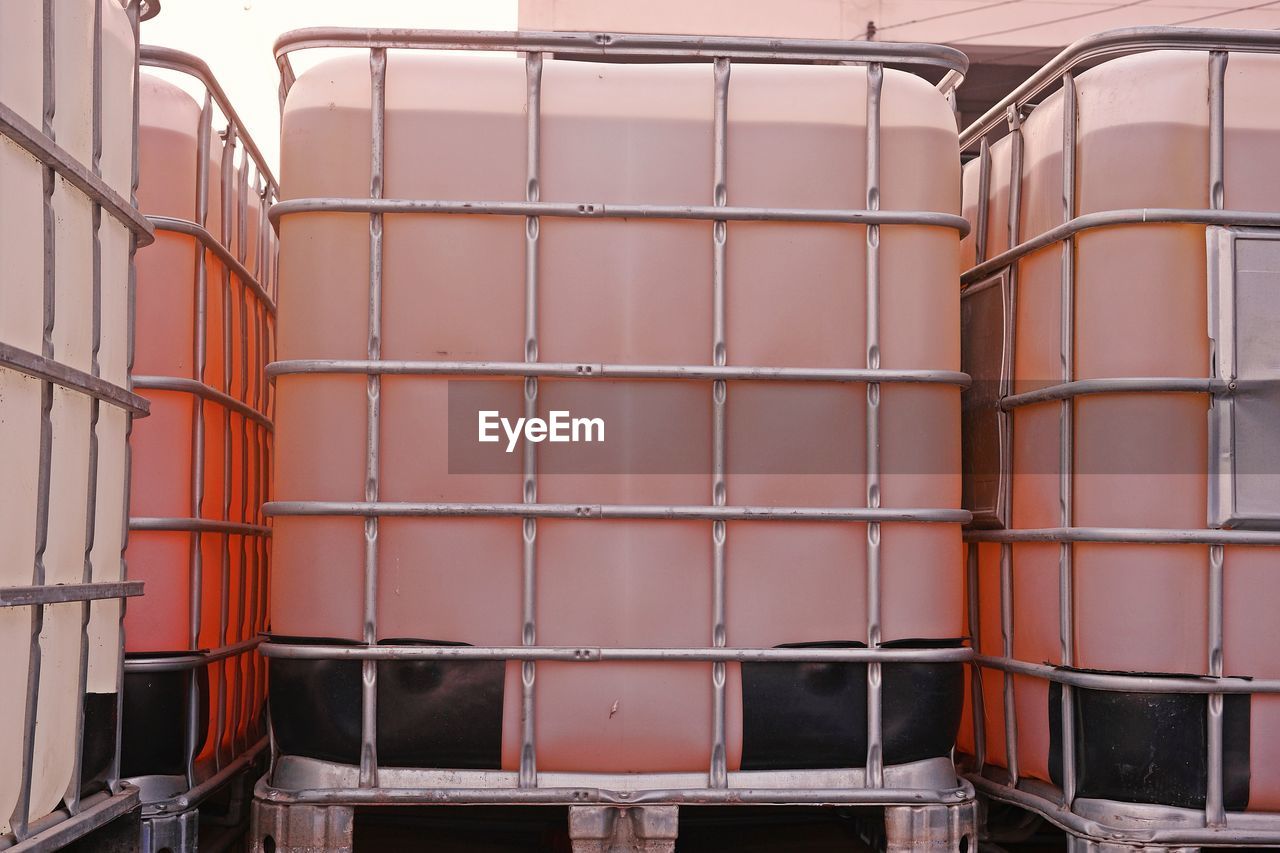 Bulk container for liquid solvent storage