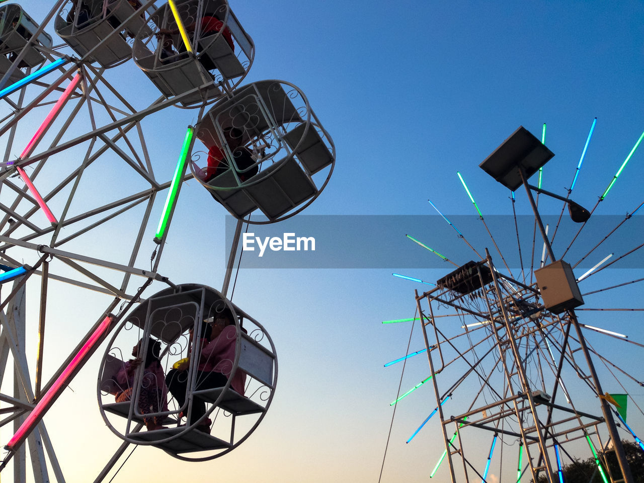LOW ANGLE VIEW OF FERRIS WHEEL AGAINST BLUE SKY