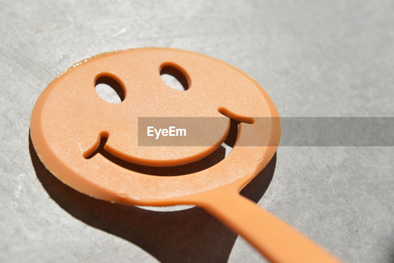 HIGH ANGLE VIEW OF SMILEY FACE ON PLATE