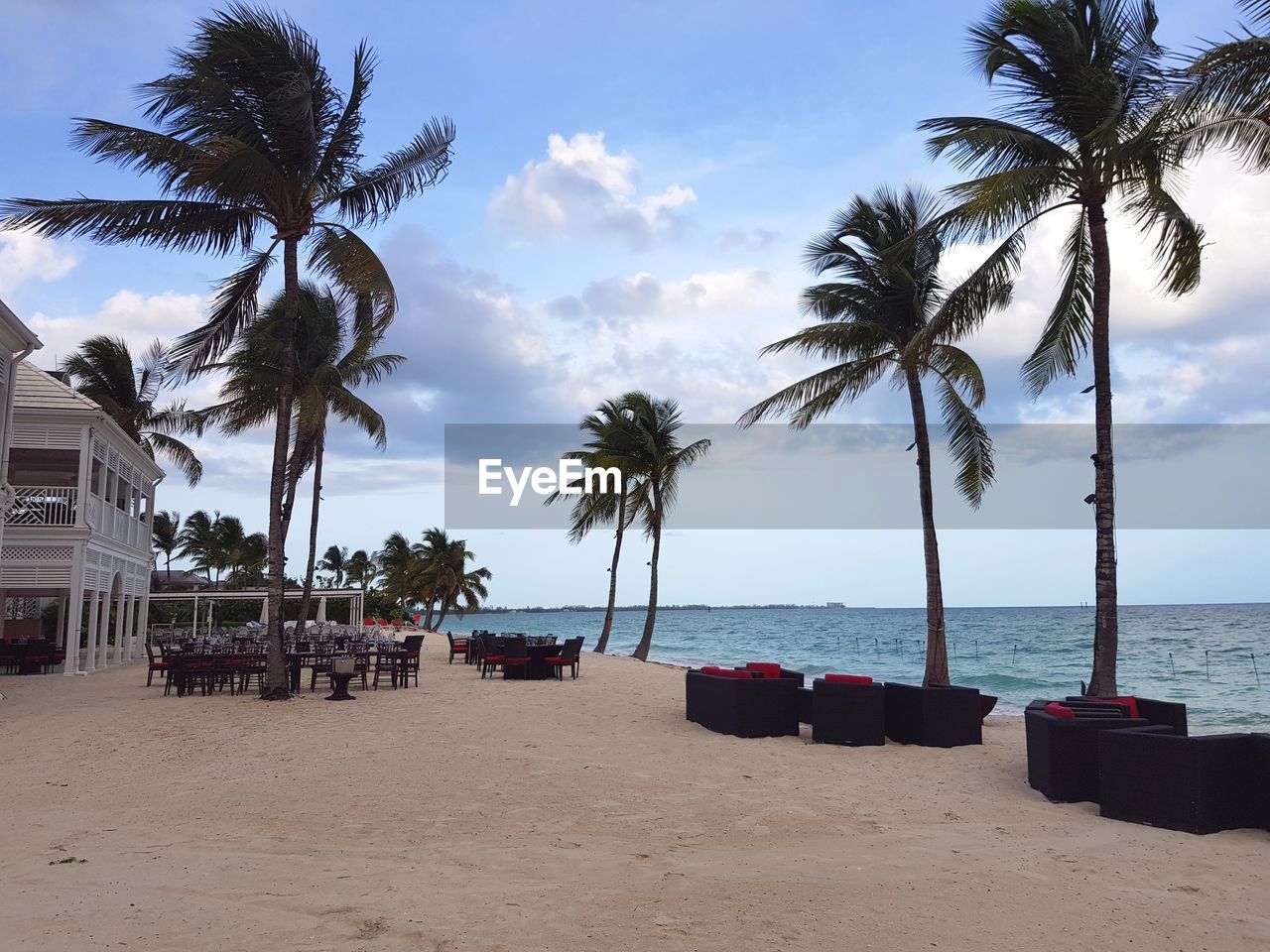 PANORAMIC VIEW OF PEOPLE ON BEACH