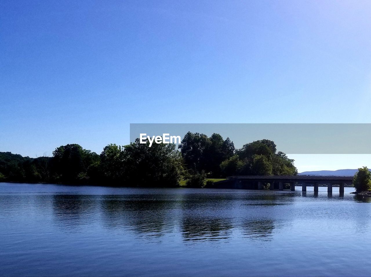 SCENIC VIEW OF LAKE AGAINST CLEAR SKY