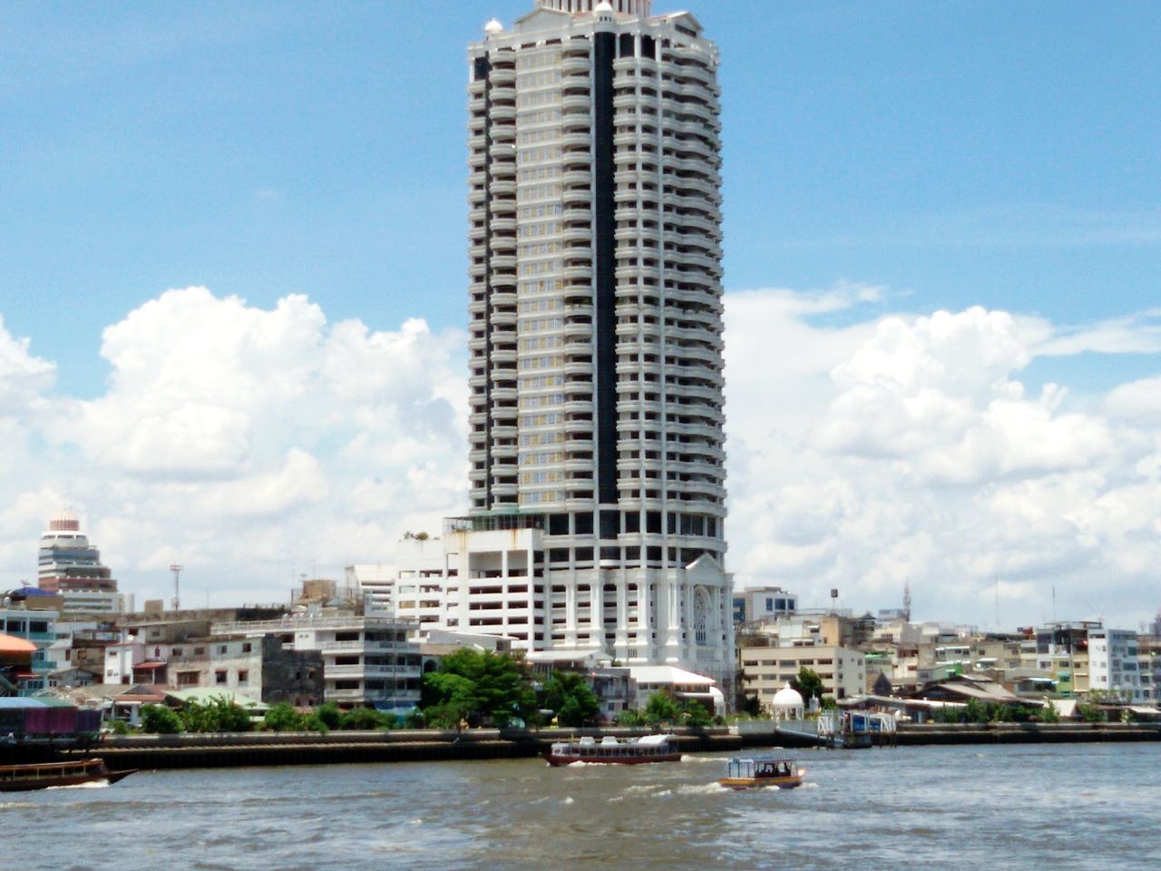 VIEW OF RIVER WITH BUILDINGS IN BACKGROUND