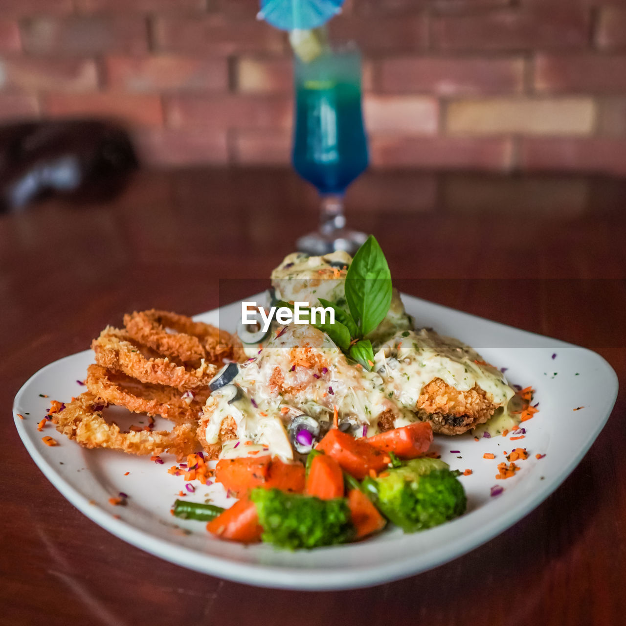 CLOSE-UP OF FOOD SERVED IN PLATE