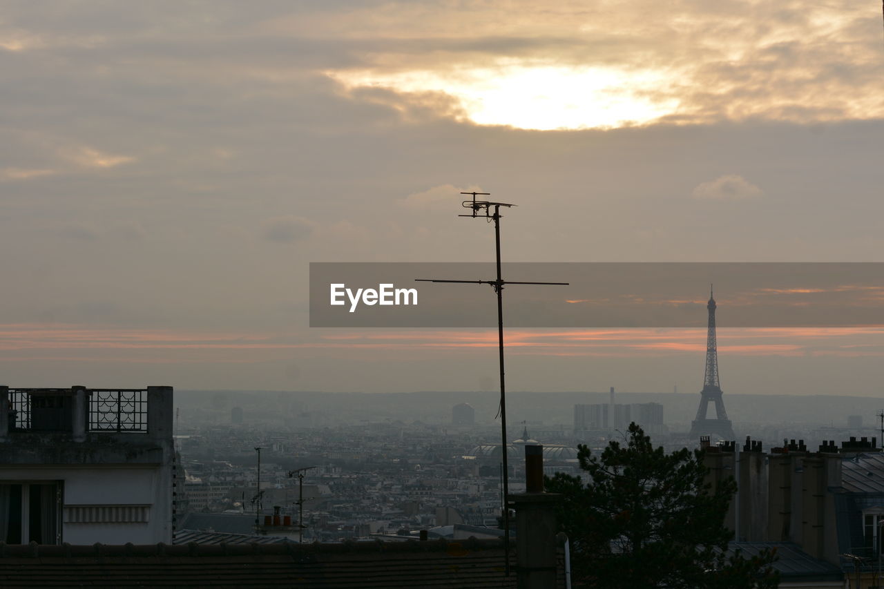 VIEW OF CITYSCAPE AT SUNSET