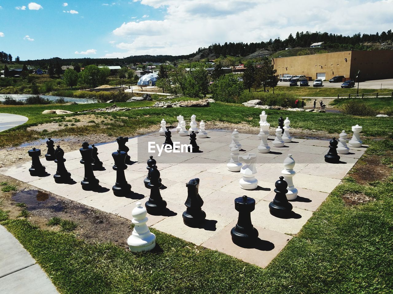 HIGH ANGLE VIEW OF CHESS PIECES ON TREE