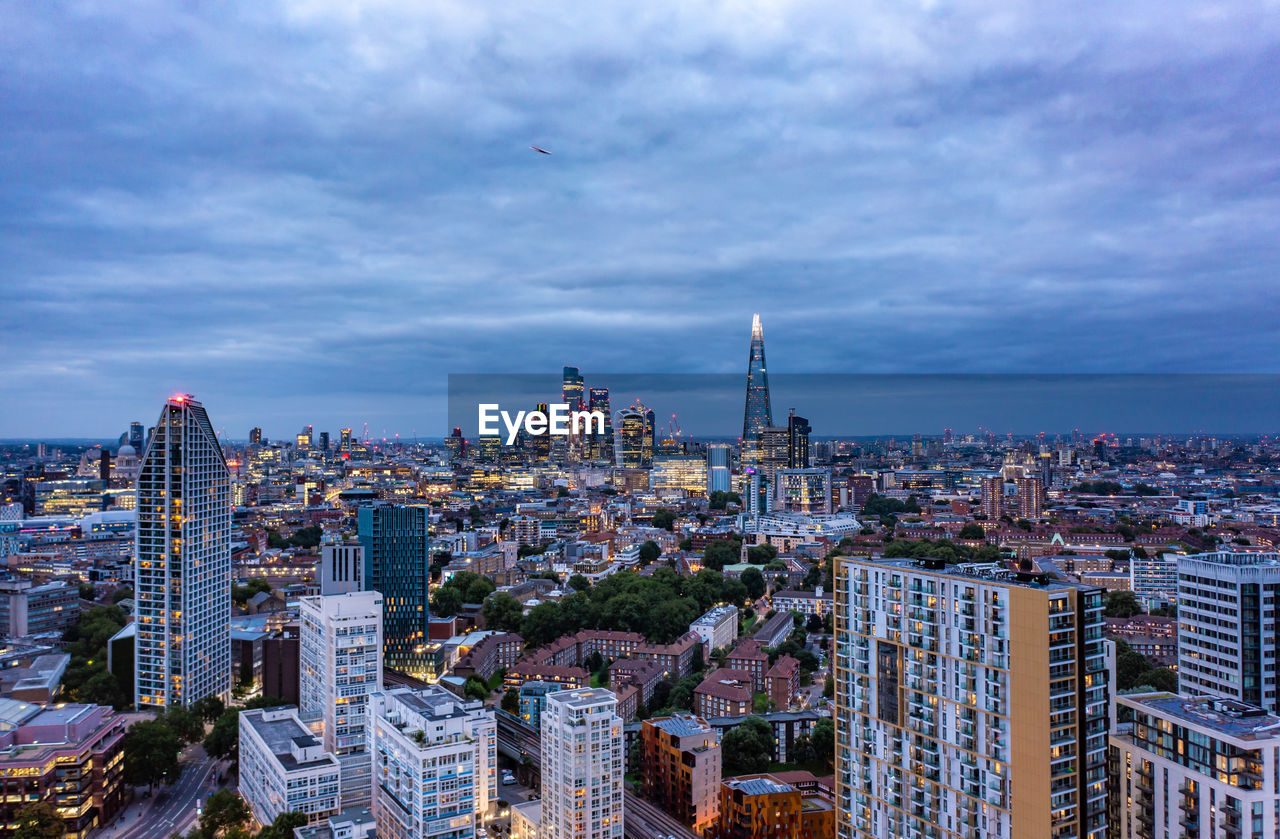 HIGH ANGLE VIEW OF BUILDINGS IN CITY