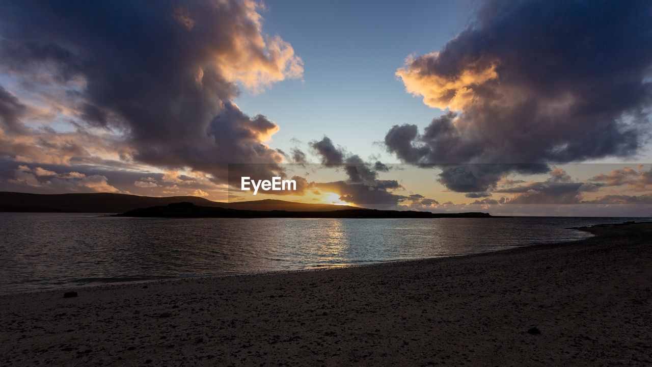 PANORAMIC VIEW OF SEA AGAINST SKY DURING SUNSET