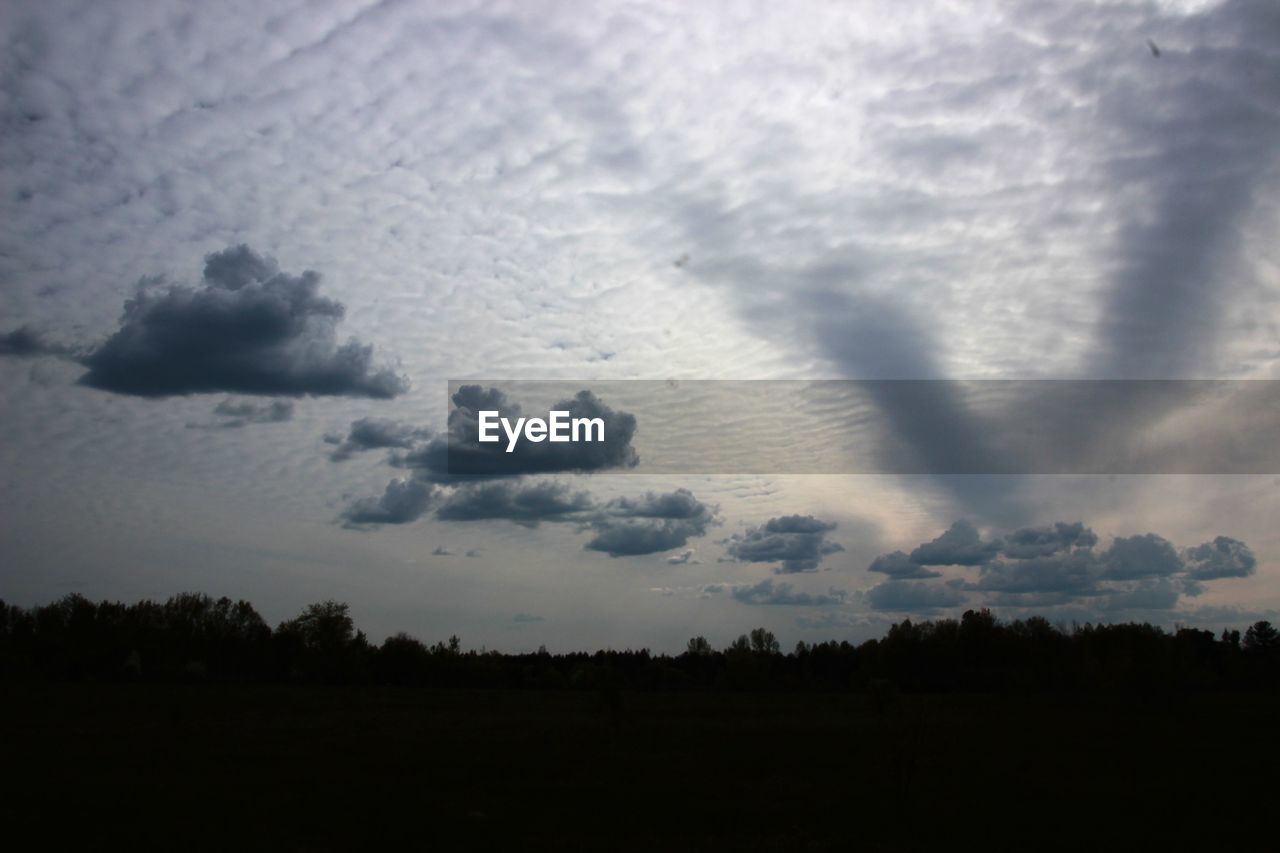 SCENIC VIEW OF LANDSCAPE AGAINST CLOUDY SKY