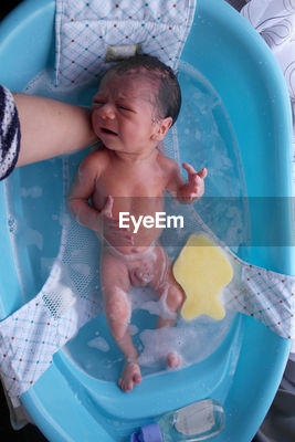 Bathing newborn baby boy shop