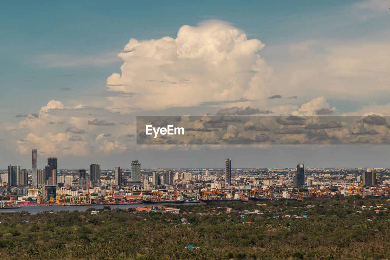 BUILDINGS AGAINST SKY IN CITY