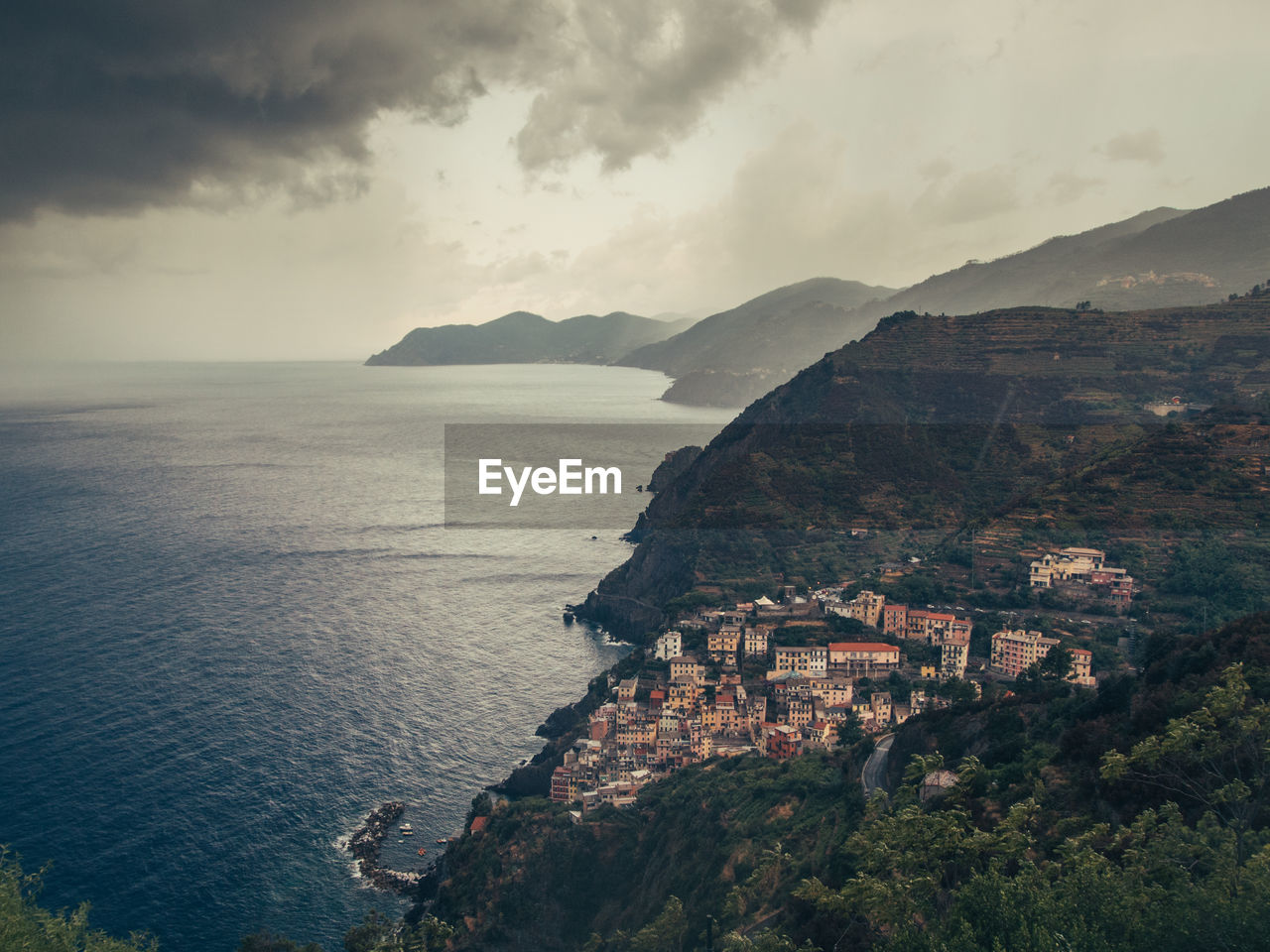 VIEW OF SEA AGAINST CLOUDY SKY