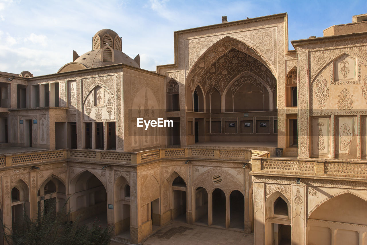 LOW ANGLE VIEW OF HISTORICAL BUILDING