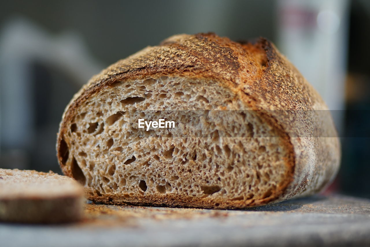 CLOSE-UP OF BREAD