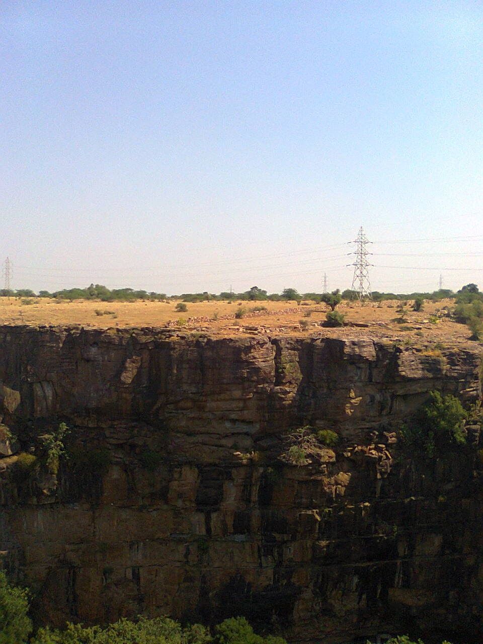 SCENIC VIEW OF FARM AGAINST SKY