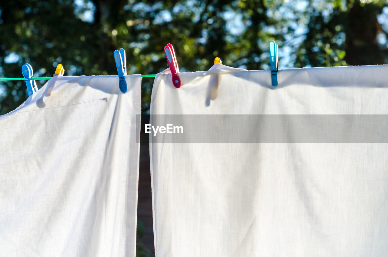 Clothespins on clothesline