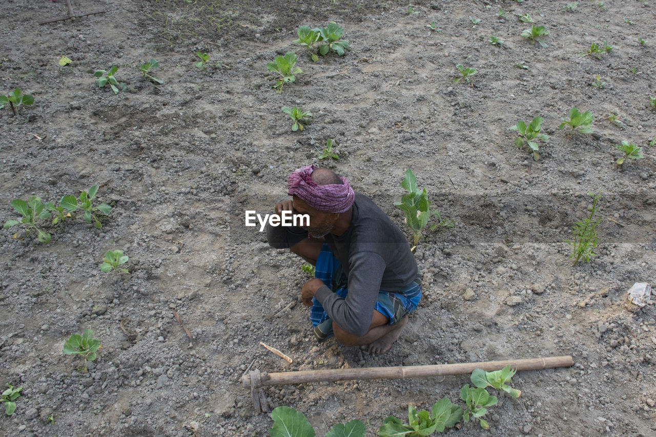 HIGH ANGLE VIEW OF WOMAN WORKING ON STREET
