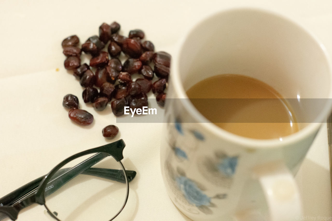 HIGH ANGLE VIEW OF COFFEE CUP ON TABLE AT HOME