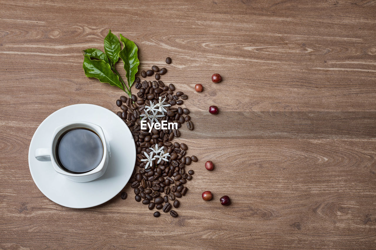 HIGH ANGLE VIEW OF COFFEE AND CUP OF TABLE