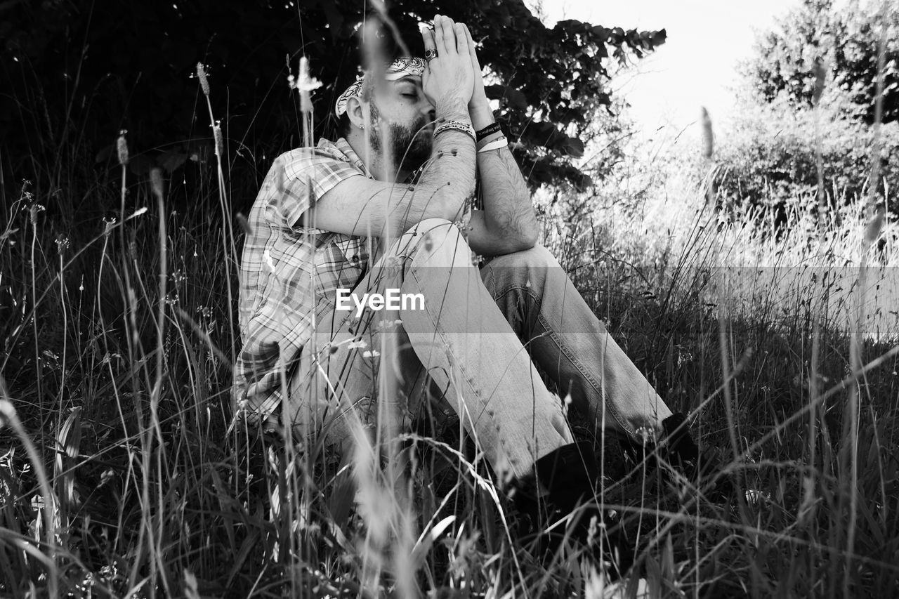 PLANTS GROWING ON FIELD