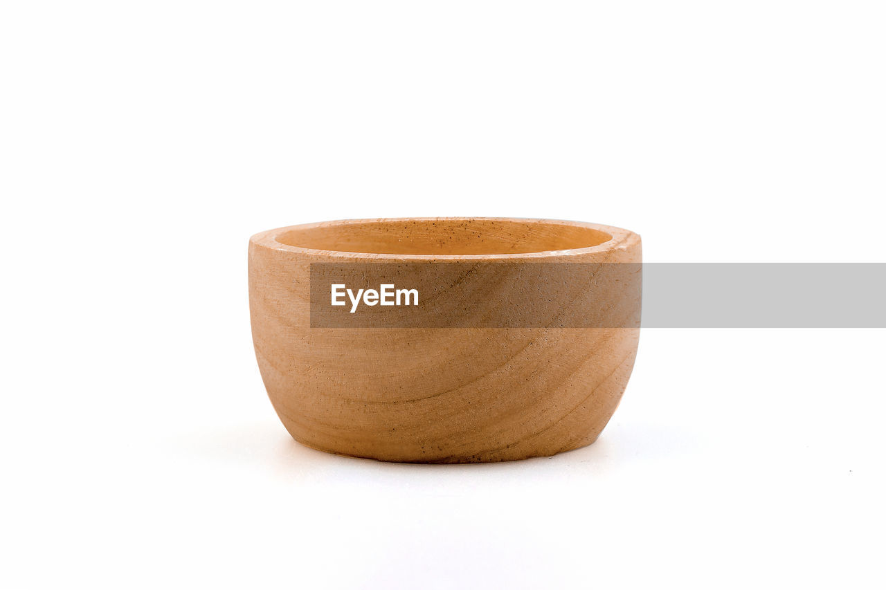 CLOSE-UP OF COFFEE CUP