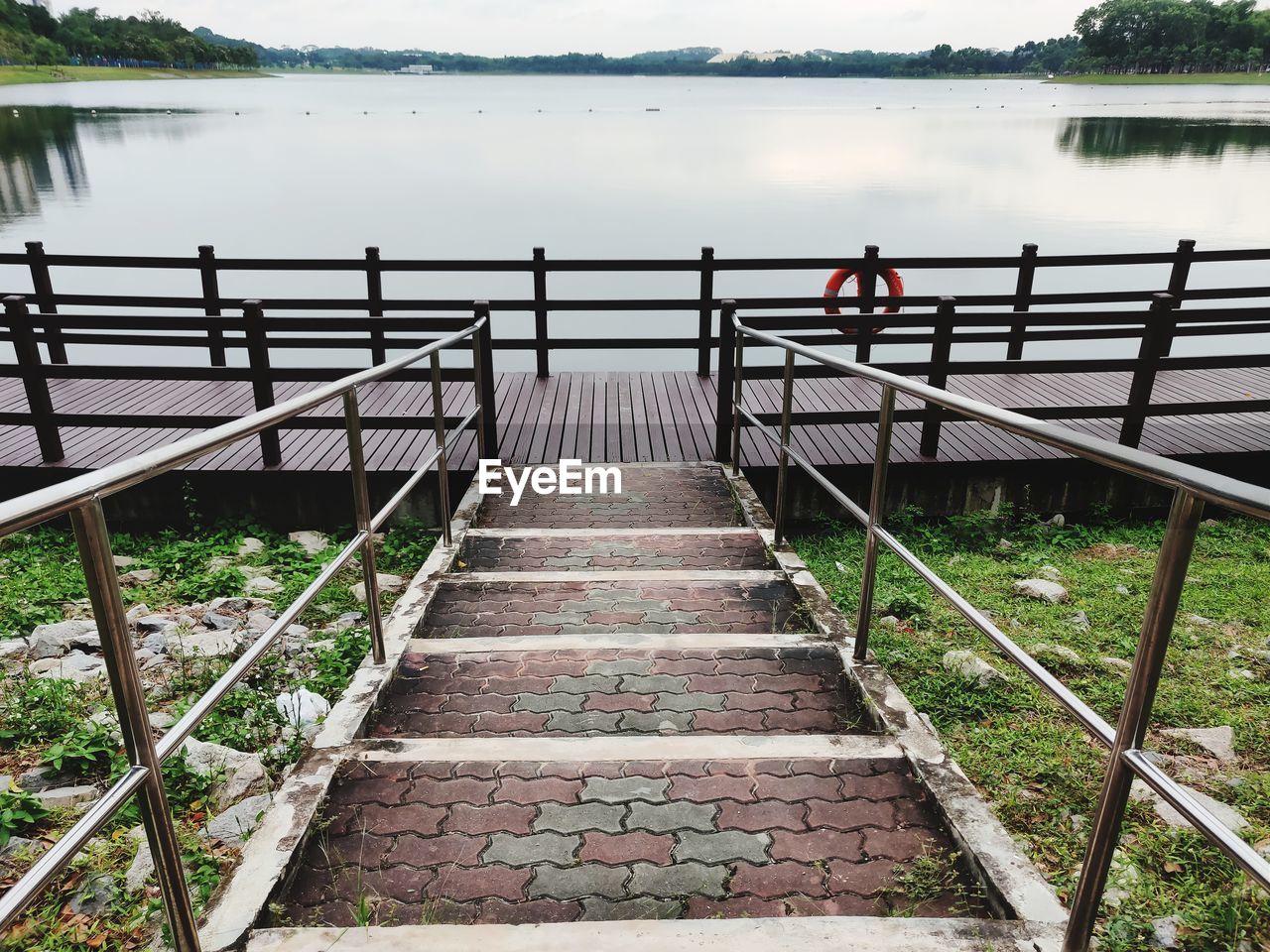 HIGH ANGLE VIEW OF EMPTY SEAT BY LAKE