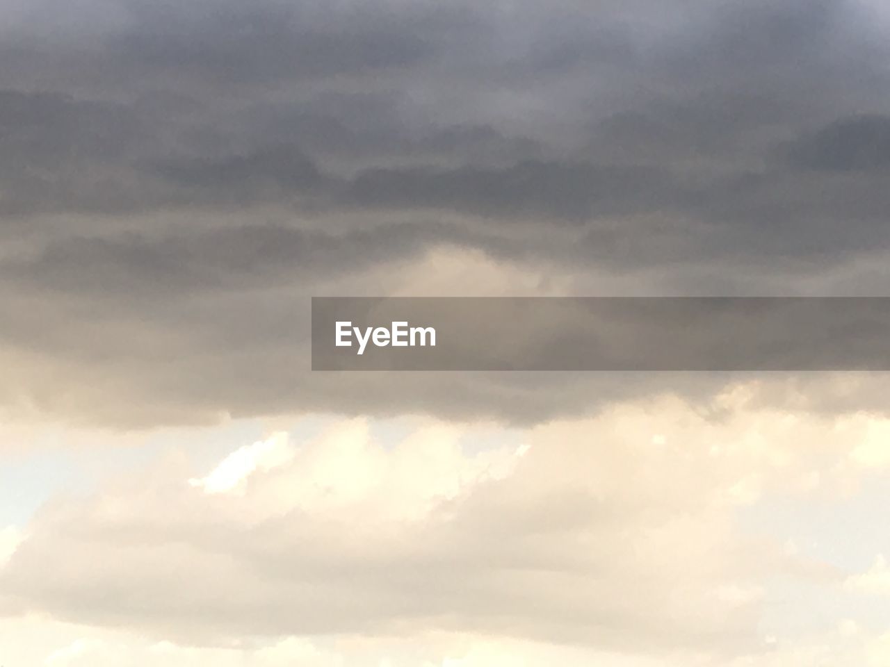 LOW ANGLE VIEW OF CLOUDSCAPE AGAINST SKY