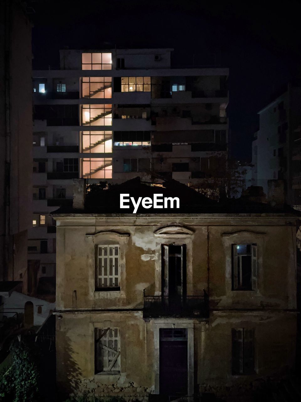 LOW ANGLE VIEW OF ILLUMINATED BUILDINGS AGAINST SKY