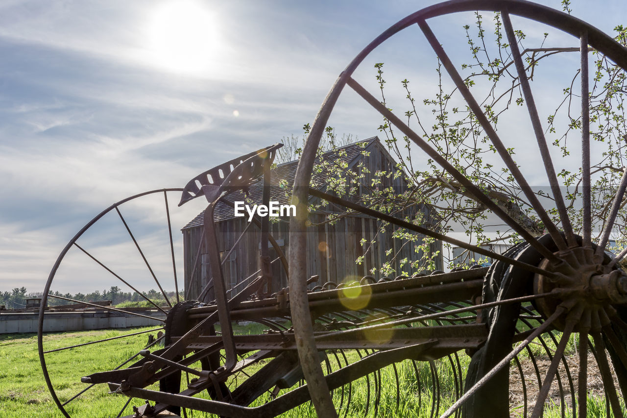 LOW ANGLE VIEW OF FERRIS WHEEL AGAINST THE SKY