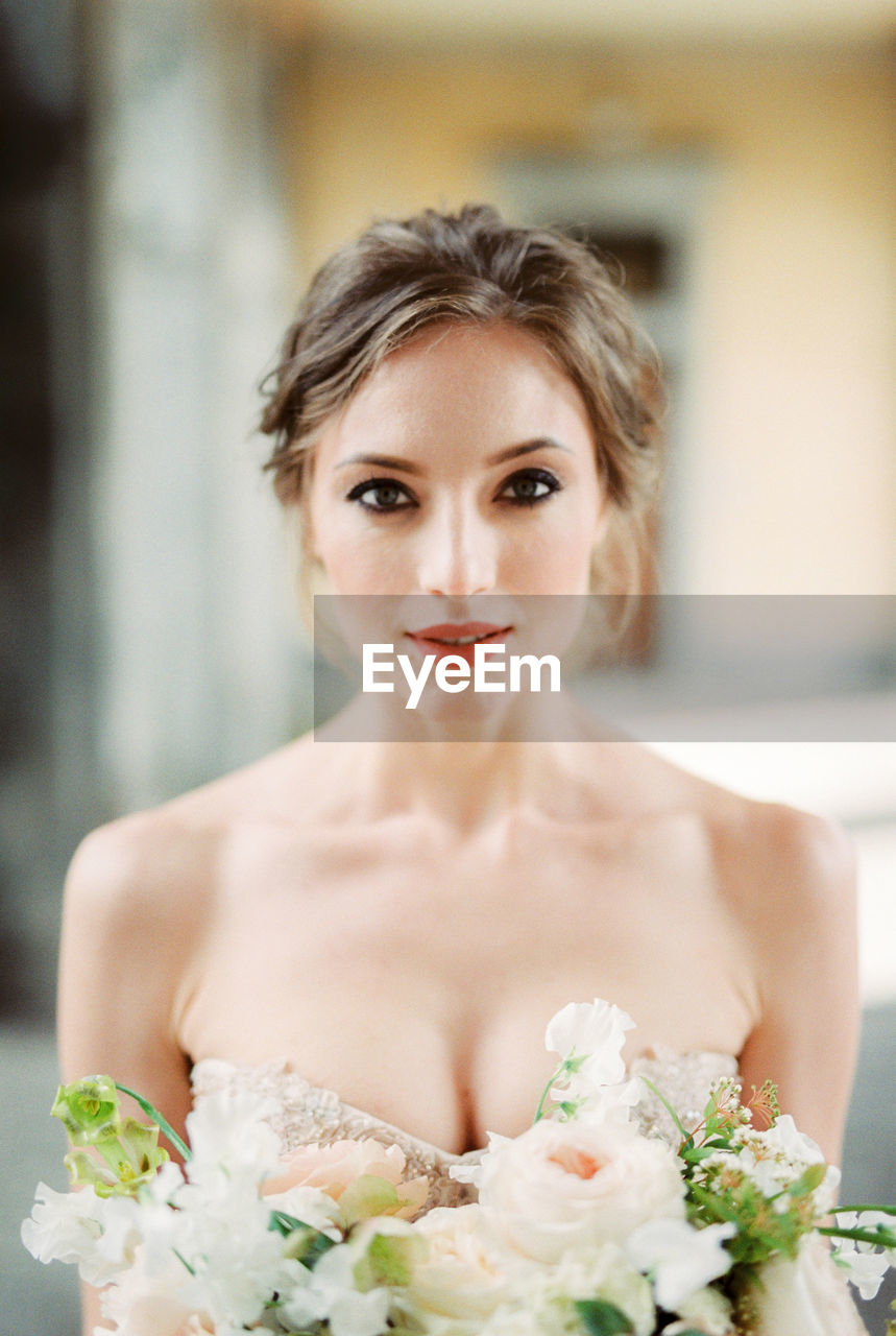 portrait of beautiful young woman with bouquet