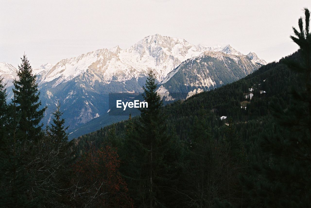 SNOWCAPPED MOUNTAINS AGAINST SKY