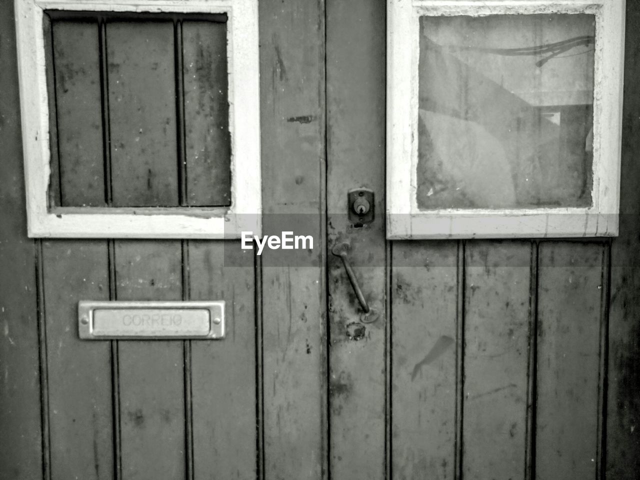 CLOSE-UP OF CLOSED WOODEN DOOR