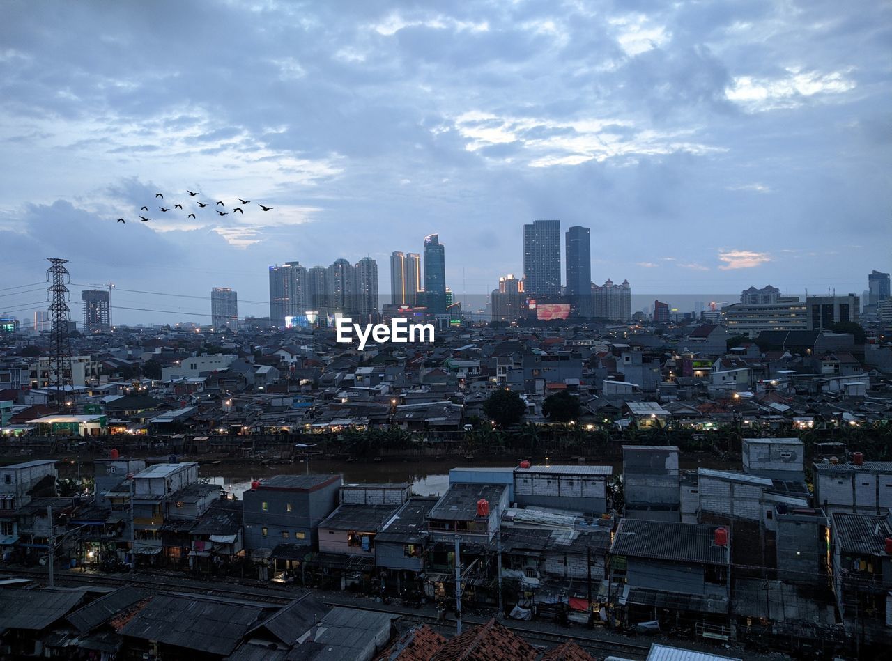 AERIAL VIEW OF CITY BUILDINGS AGAINST SKY
