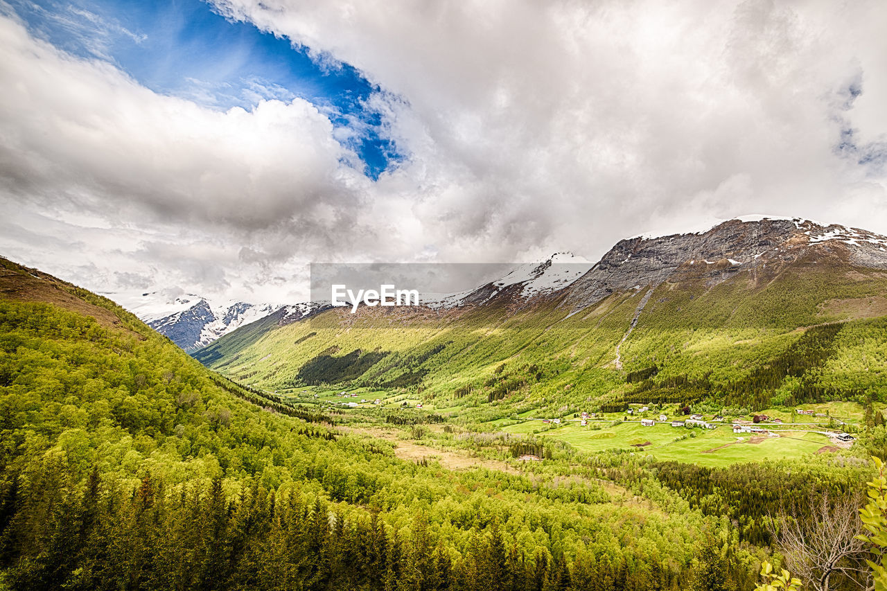 PANORAMIC VIEW OF LANDSCAPE AGAINST SKY