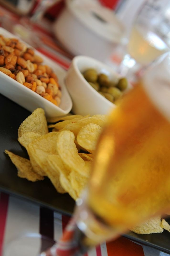 Potato chips and peanuts on tray
