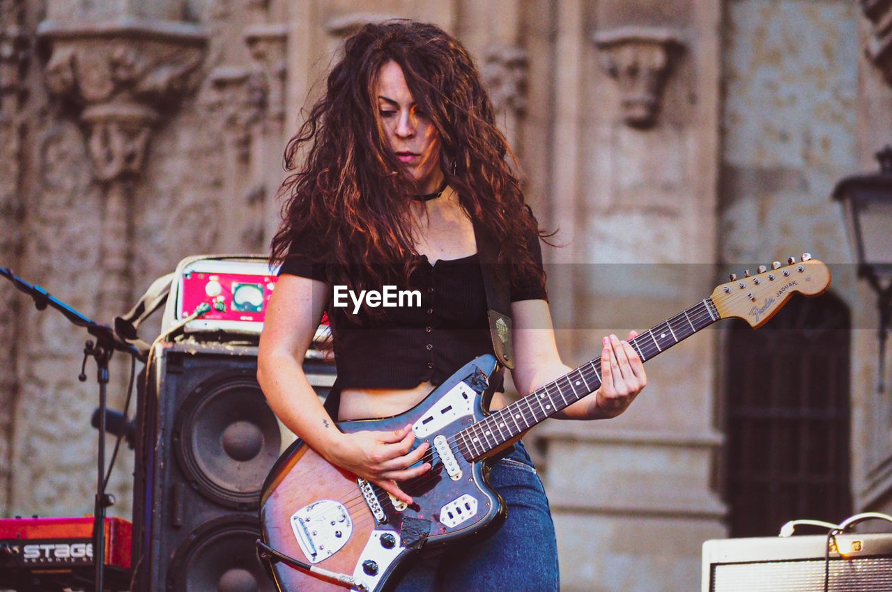 WOMAN PLAYING GUITAR