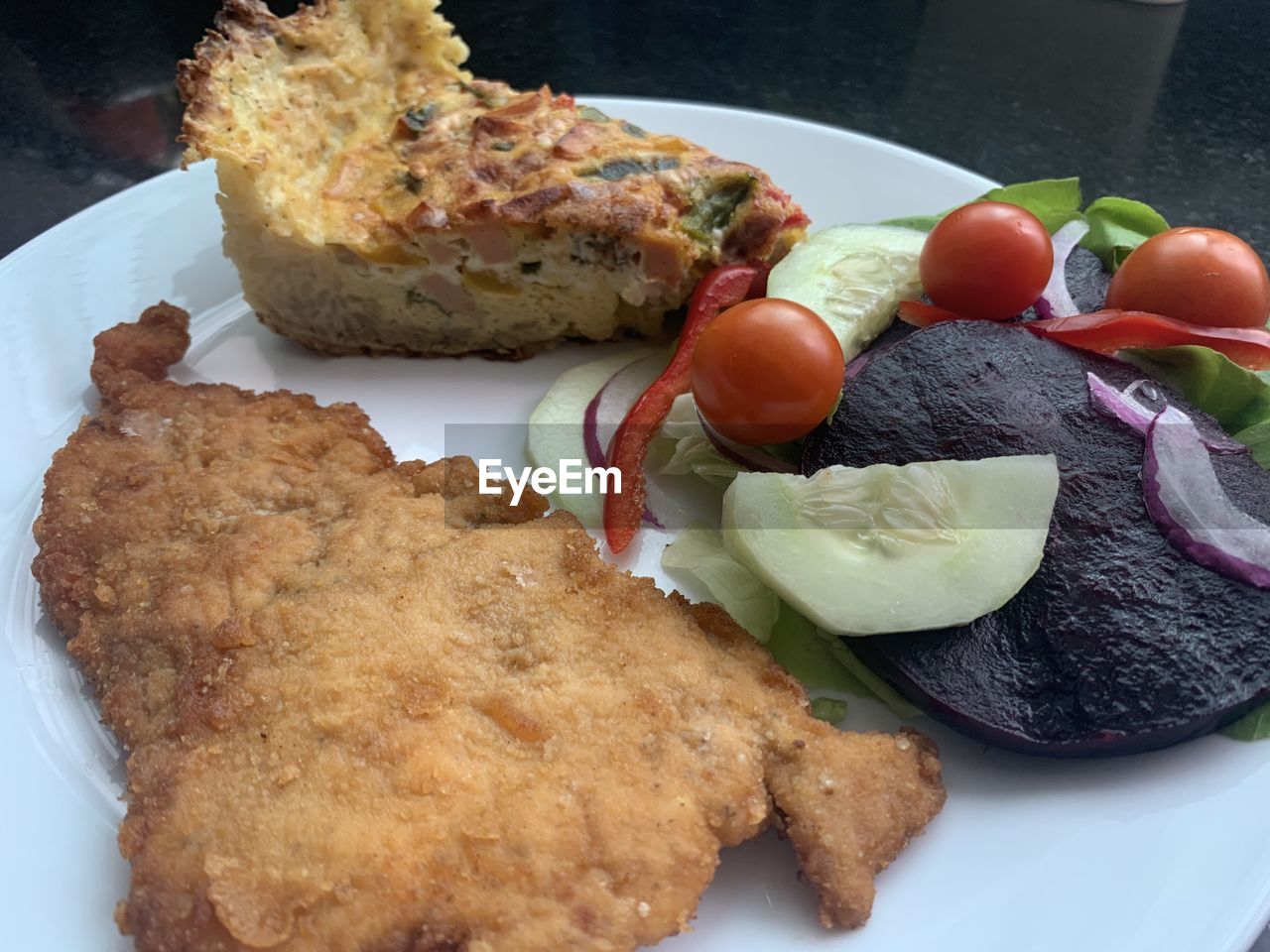 HIGH ANGLE VIEW OF BREAKFAST ON PLATE