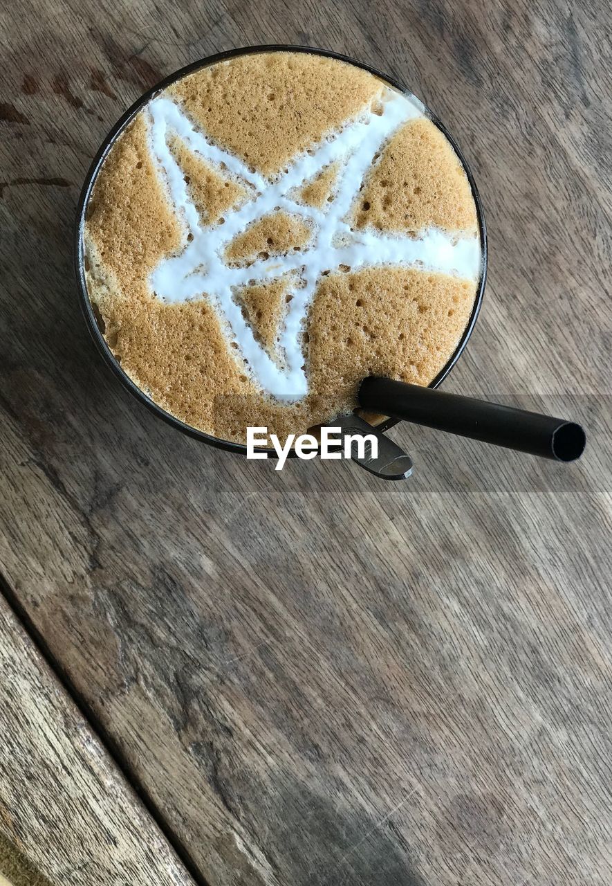 HIGH ANGLE VIEW OF COFFEE CUP ON TABLE AT HOME