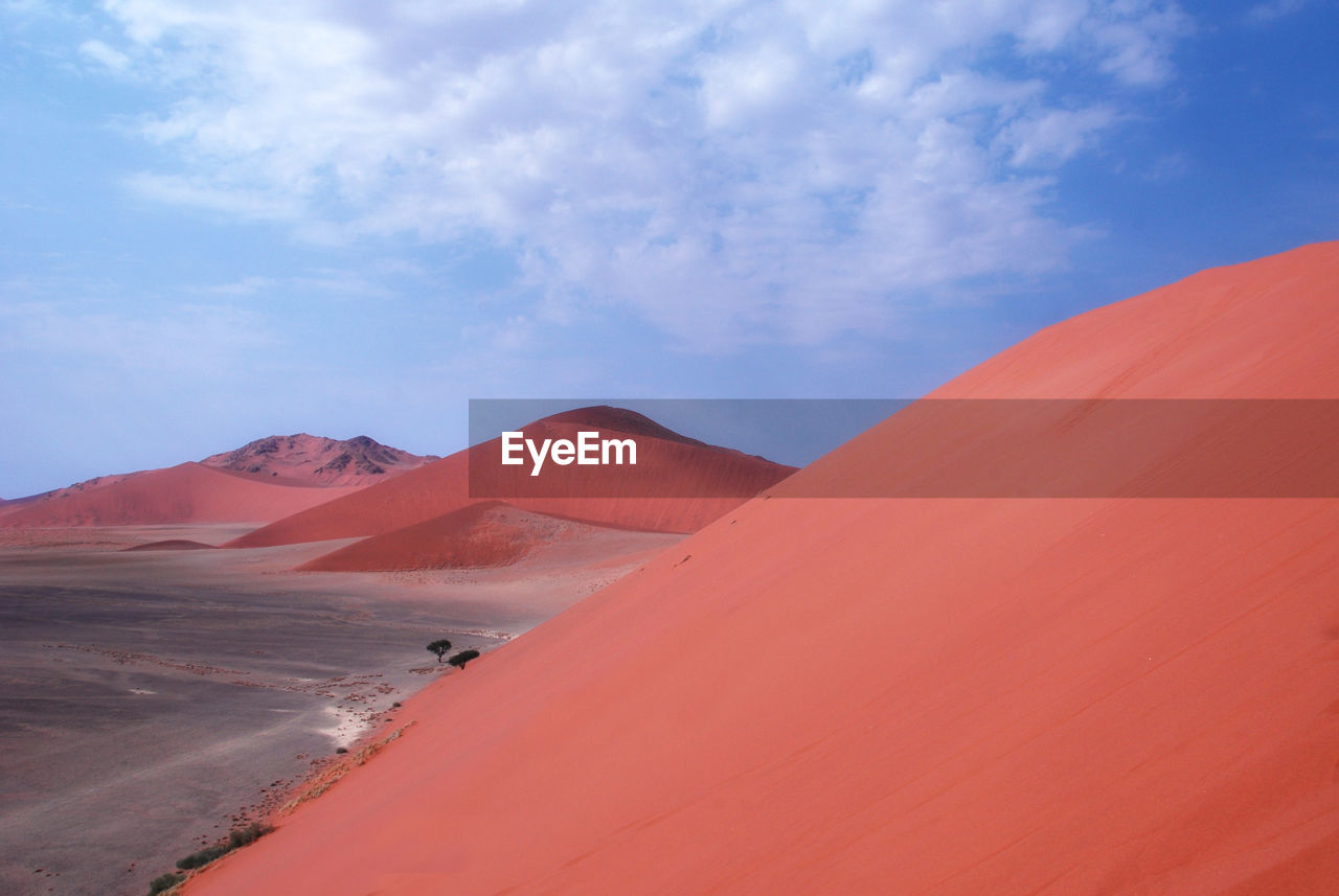 SCENIC VIEW OF DESERT AGAINST CLOUDY SKY