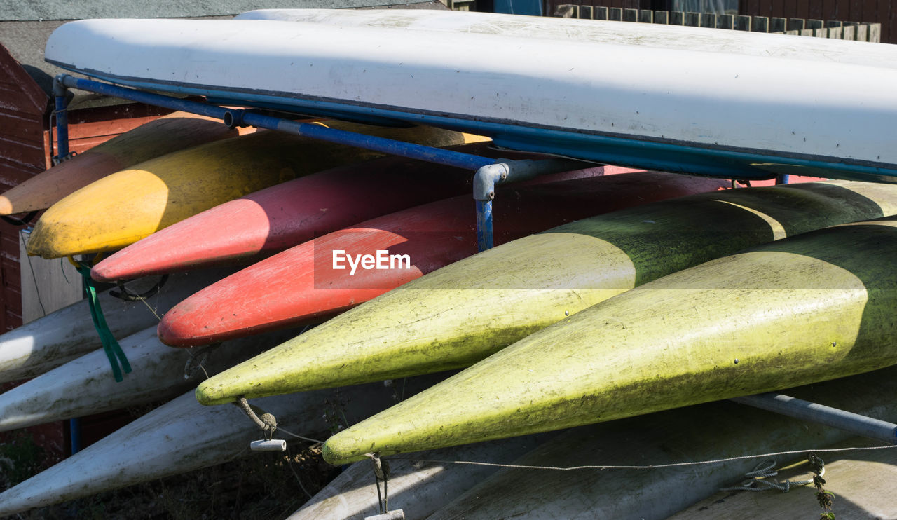 CLOSE-UP OF FRESH GREEN WATER IN CONTAINER