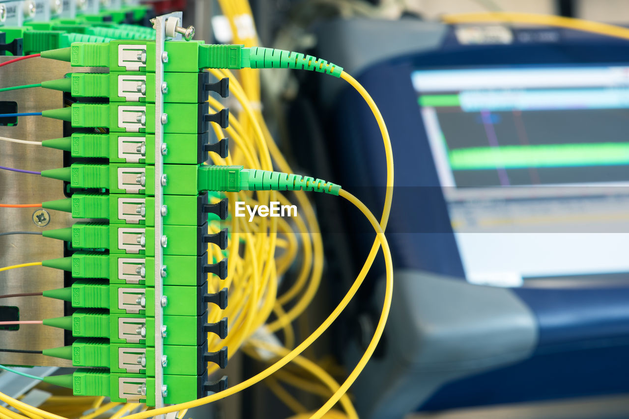 Passive optical network with testing and measuring reflectometer