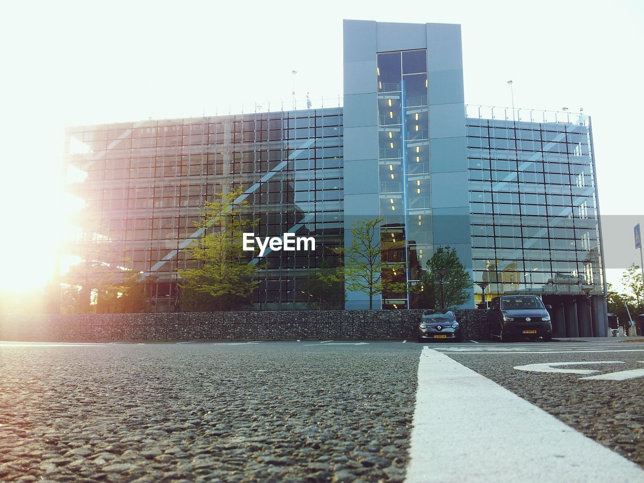 VIEW OF BUILDINGS IN CITY