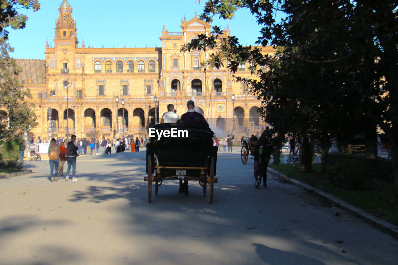 PEOPLE IN FRONT OF BUILDING