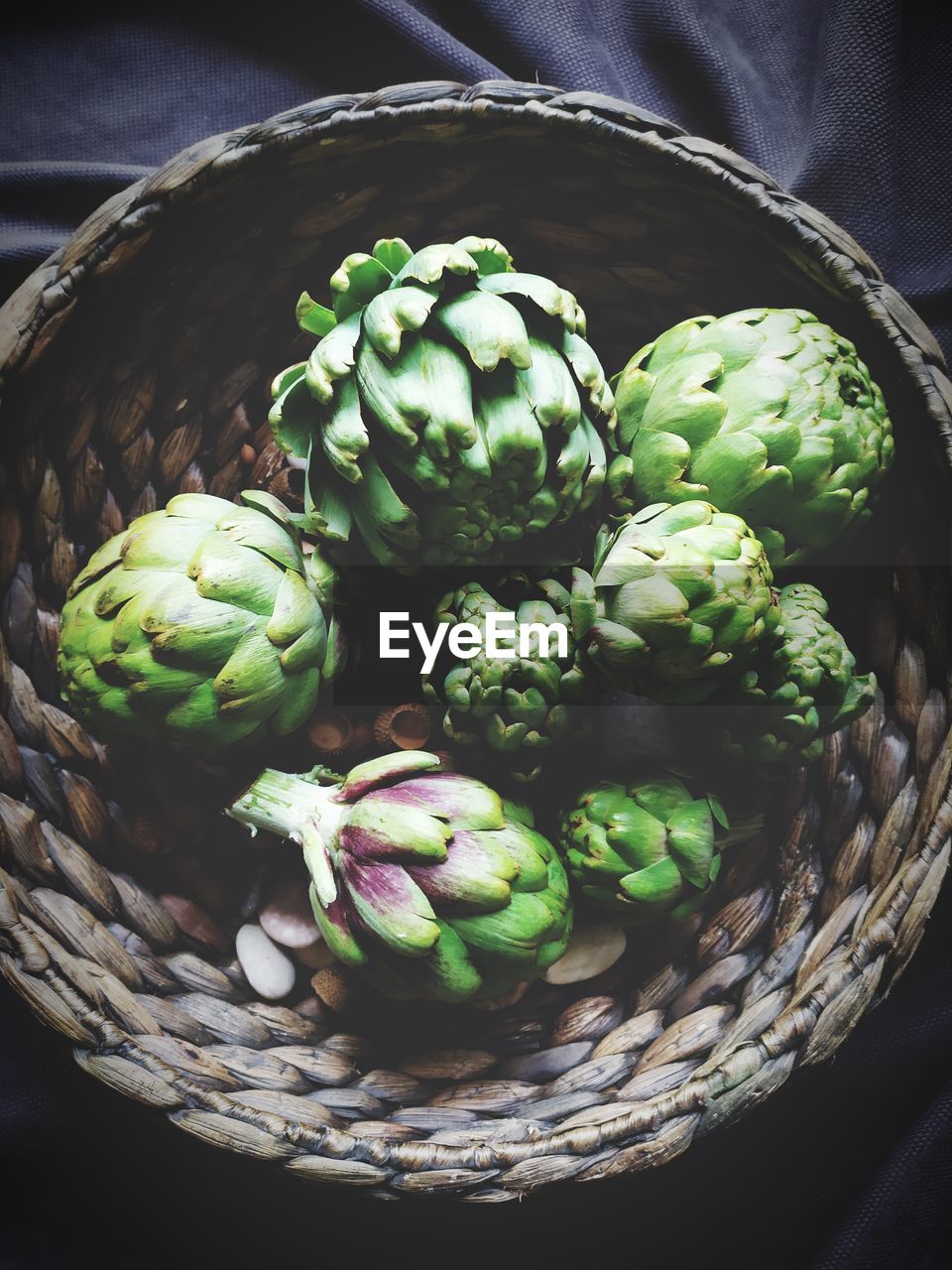 HIGH ANGLE VIEW OF FRUIT IN BASKET