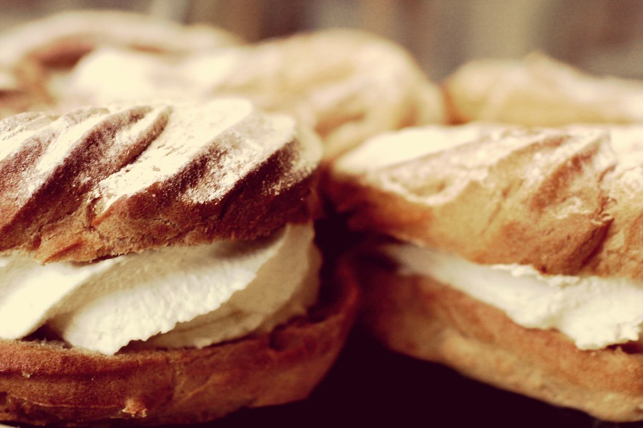 CLOSE-UP VIEW OF BREAD