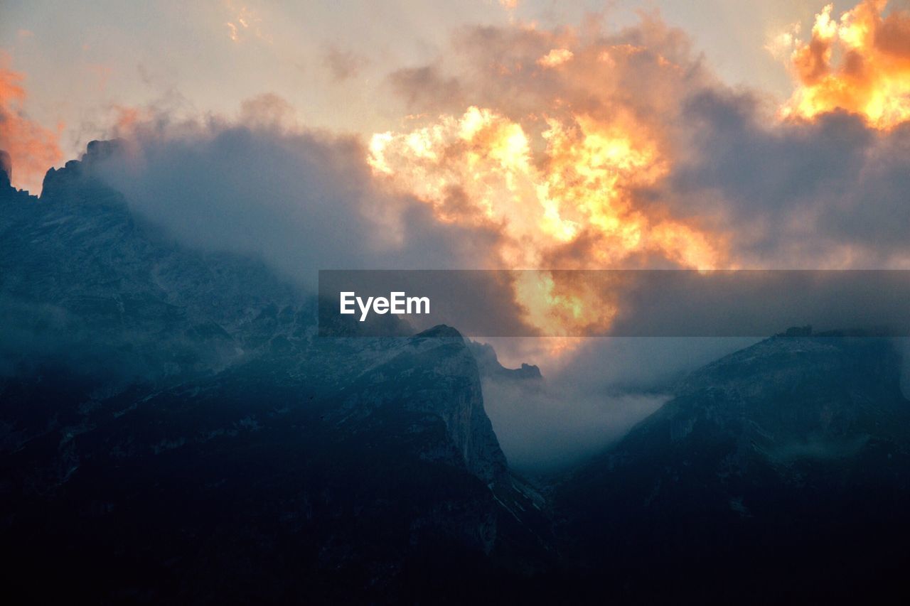 SCENIC VIEW OF MOUNTAIN AGAINST SKY