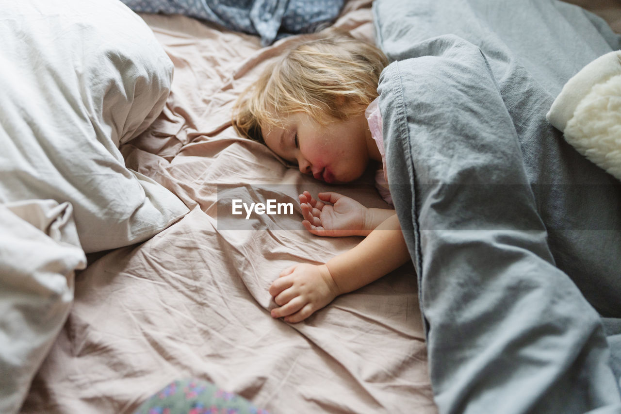 Toddler girl sleeping in her bed